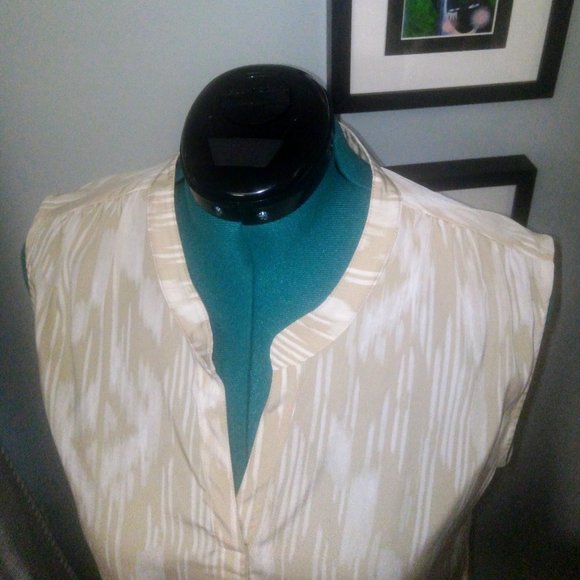 Chico’s Abstract Print Sleeveless Blouse Sz 2 - Picture 10 of 13